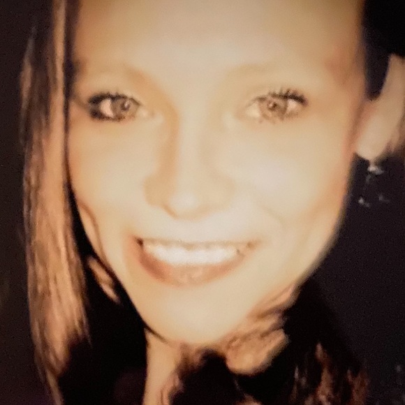 Meet your Posher, Rachel - Picture 1 of 2